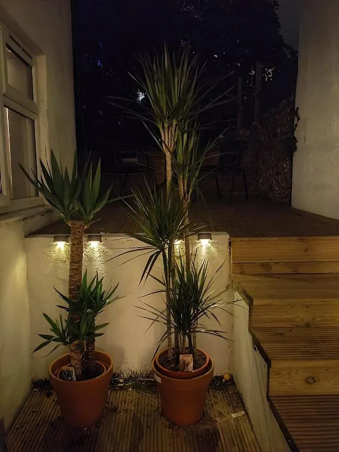 -Newly Refurbished- Stylish Apartment 5 Minutes From Station W Garden Brighton