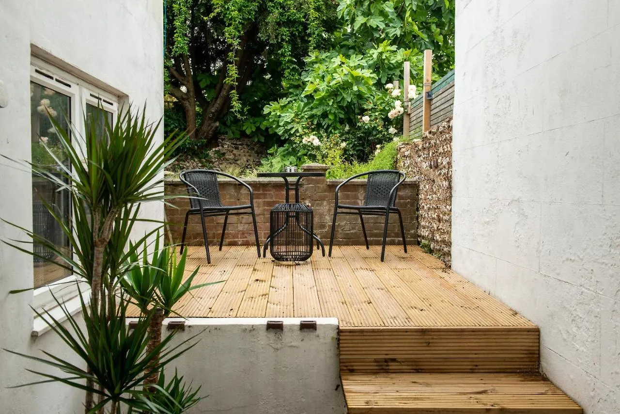 -Newly Refurbished- Stylish Apartment 5 Minutes From Station W Garden Brighton 0*,