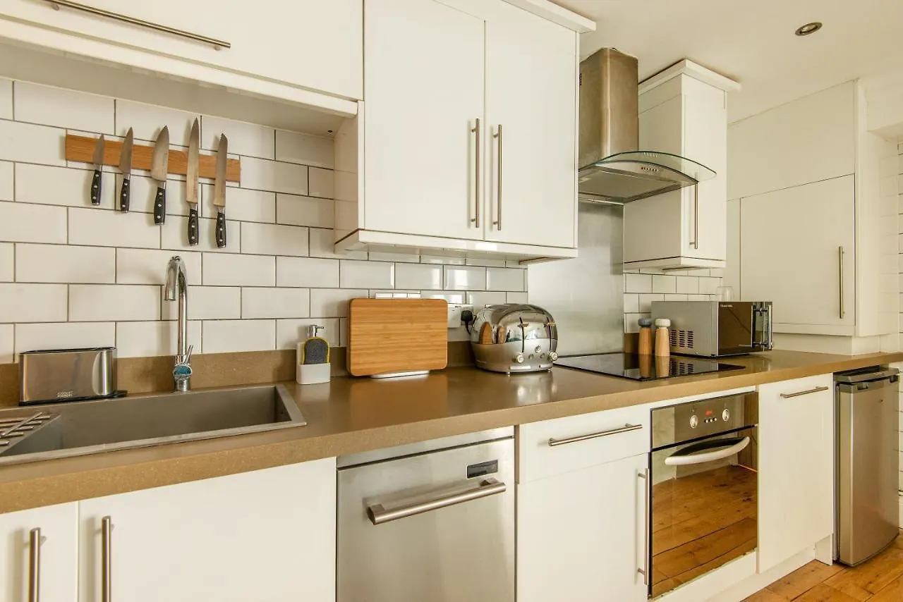 -Newly Refurbished- Stylish Apartment 5 Minutes From Station W Garden Brighton 0*,  Reino Unido