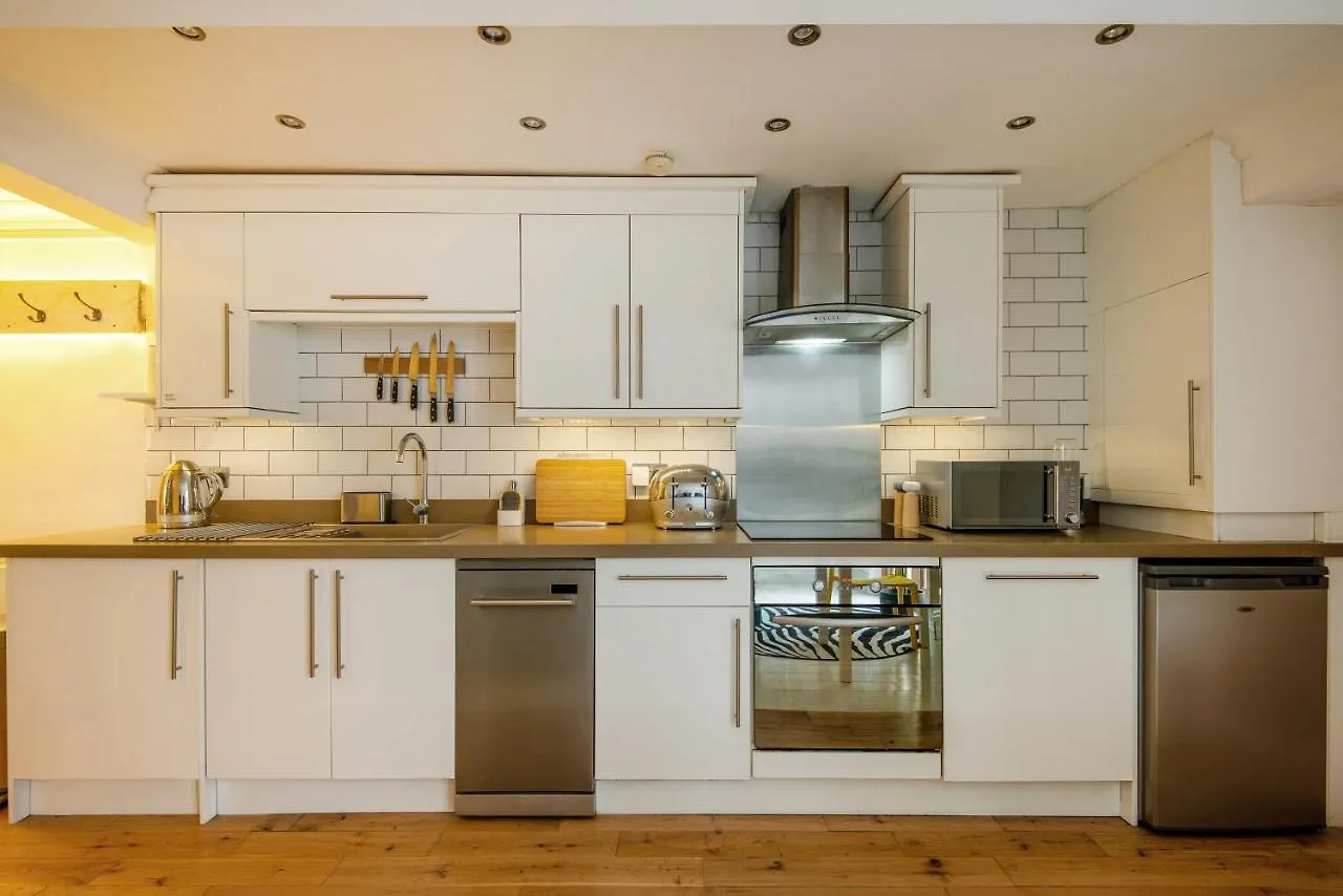 -Newly Refurbished- Stylish Apartment 5 Minutes From Station W Garden Brighton Reino Unido